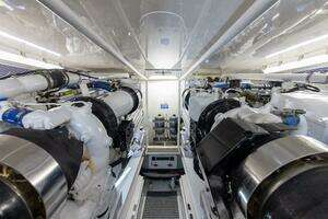 2001 Viking 65 Enclosed Bridge thumbnail 35