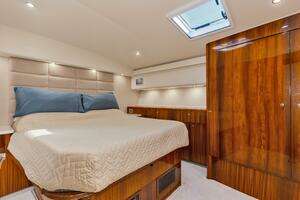 2001 Viking 65 Enclosed Bridge thumbnail 17