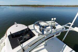 2001 Viking 65 Enclosed Bridge thumbnail 32