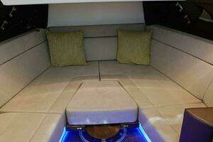 2024 Boston Whaler 420 Outrage thumbnail 11