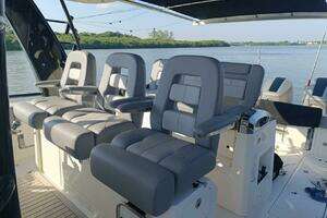 2024 Boston Whaler 420 Outrage thumbnail 5