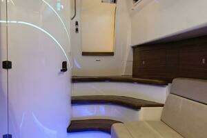 2024 Boston Whaler 420 Outrage thumbnail 9