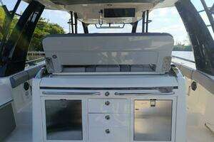 2024 Boston Whaler 420 Outrage thumbnail 7