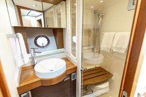2015 Tiara Yachts 44 Coupe thumbnail 18