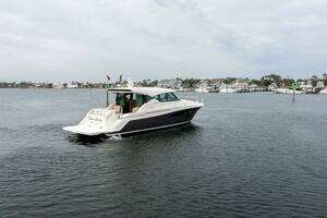 2015 Tiara Yachts 44 Coupe thumbnail 26