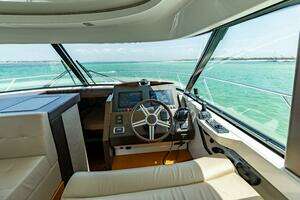 2015 Tiara Yachts 44 Coupe thumbnail 4