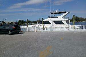 1997 Sea Ray 550 Sedan Bridge thumbnail 2