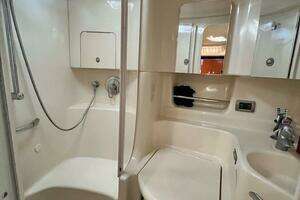2004 Sea Ray 380 Sundancer thumbnail 37
