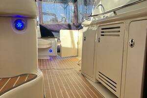 2004 Sea Ray 380 Sundancer thumbnail 36