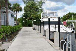 1998 Sea Ray 480 Sedan Bridge thumbnail 24