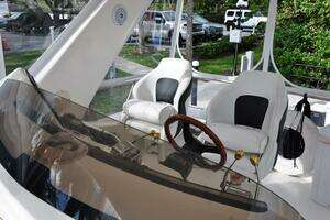 1998 Sea Ray 480 Sedan Bridge thumbnail 21