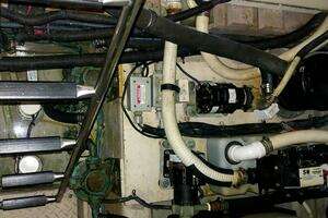 2003 Sea Ray 480 Motor Yacht thumbnail 15