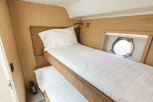 2015 Beneteau Monte Carlo 5 thumbnail 31
