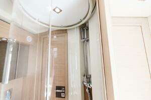 2015 Beneteau Monte Carlo 5 thumbnail 26