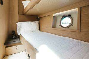 2015 Beneteau Monte Carlo 5 thumbnail 32