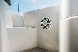 2015 Beneteau Monte Carlo 5 thumbnail 19