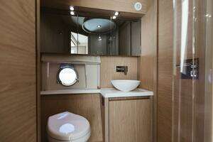 2015 Beneteau Monte Carlo 5 thumbnail 27
