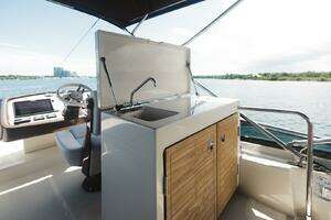 2015 Beneteau Monte Carlo 5 thumbnail 8