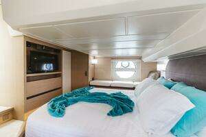 2015 Beneteau Monte Carlo 5 thumbnail 24