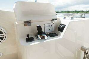 2015 Beneteau Monte Carlo 5 thumbnail 6