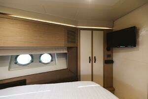 2015 Beneteau Monte Carlo 5 thumbnail 28