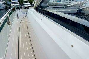 2023 Azimut Verve 47 thumbnail 27