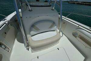 2008 Boston Whaler 320 Outrage thumbnail 13