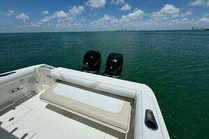 2008 Boston Whaler 320 Outrage thumbnail 15