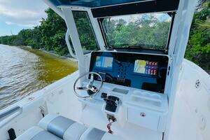 2012 Everglades 295 Center Console thumbnail 27