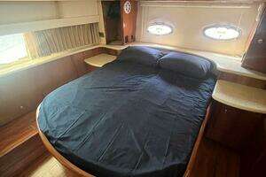 2000 Carver 396 Motor Yacht thumbnail 26