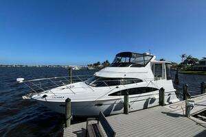 2000 Carver 396 Motor Yacht thumbnail 2