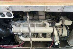 2000 Carver 396 Motor Yacht thumbnail 32