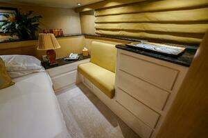 1989 Hatteras 80 Cockpit Motor Yacht thumbnail 19
