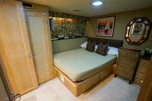 1989 Hatteras 80 Cockpit Motor Yacht thumbnail 22
