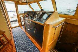 1989 Hatteras 80 Cockpit Motor Yacht thumbnail 33