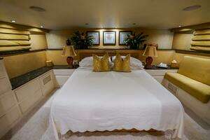 1989 Hatteras 80 Cockpit Motor Yacht thumbnail 18