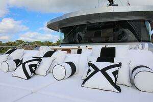 2025 Majesty Yachts 120 thumbnail 18