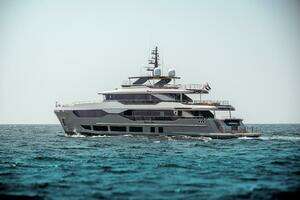 2025 Majesty Yachts 120 thumbnail 6
