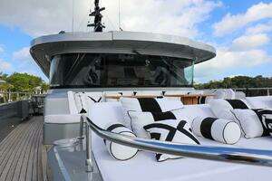 2025 Majesty Yachts 120 thumbnail 19