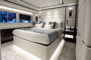 2025 Majesty Yachts 120 thumbnail 41