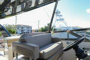 2016 Marquis 660 Sport Yacht thumbnail 31