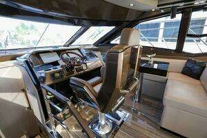 2016 Marquis 660 Sport Yacht thumbnail 16