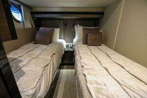 2016 Marquis 660 Sport Yacht thumbnail 74