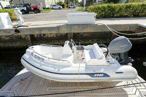 2016 Marquis 660 Sport Yacht thumbnail 40