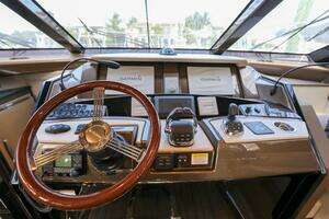 2016 Marquis 660 Sport Yacht thumbnail 18