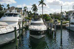 2016 Marquis 660 Sport Yacht thumbnail 5