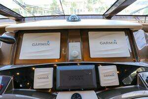 2016 Marquis 660 Sport Yacht thumbnail 19