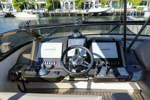 2016 Marquis 660 Sport Yacht thumbnail 28