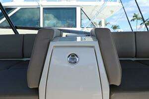 2016 Marquis 660 Sport Yacht thumbnail 32