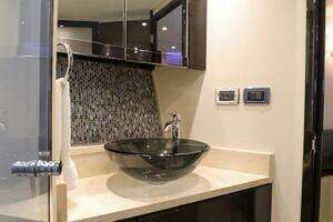 2016 Marquis 660 Sport Yacht thumbnail 69